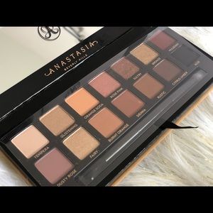 Anastasia Beverly Hills “Soft Glam” Palette